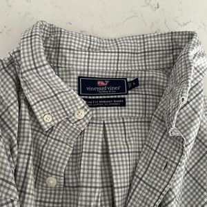 Never worn Vineyard vines. Wrinkled up because it was in a bag.